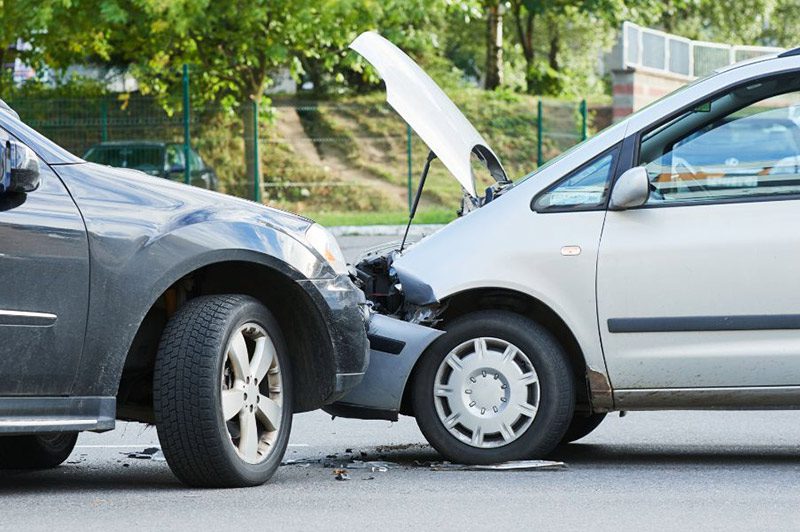 When to Hire a Personal Injury Lawyer After a Car Accident